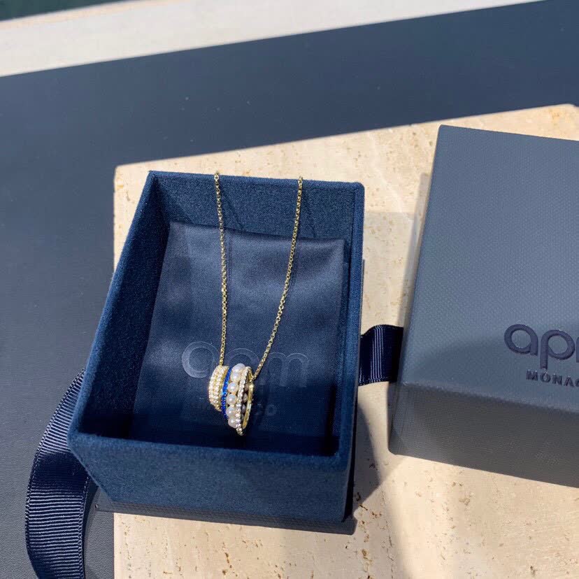 APM Monaco Elegant Gold and Pearl Necklace